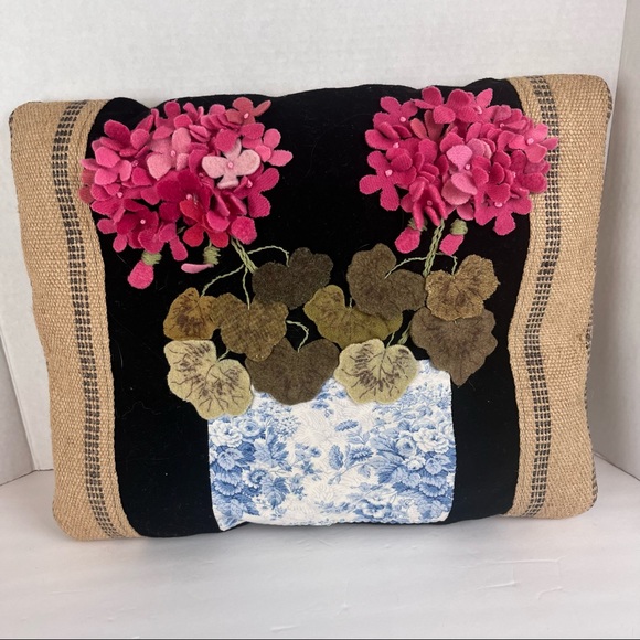 Hand-made burlap/3-D geranium in pot pillow - Picture 2 of 8